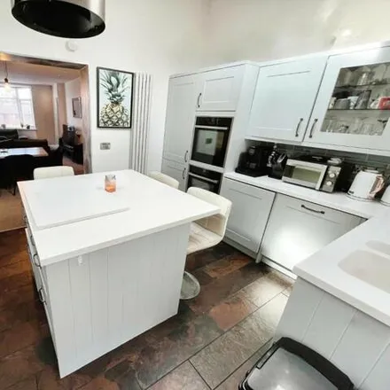 Image 5 - Liverpool Road, Newcastle-under-Lyme, ST5 9EQ, United Kingdom - Townhouse for sale