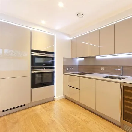 Image 3 - 205 Holland Park Avenue, London, W11 4XL, United Kingdom - Apartment for rent