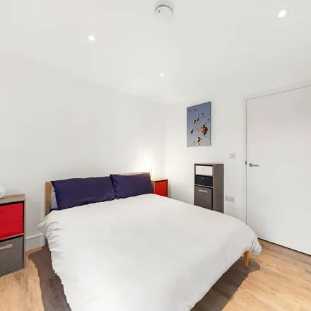 Image 4 - 8-15 Triangle Place, London, SW4 7EQ, United Kingdom - Apartment for rent