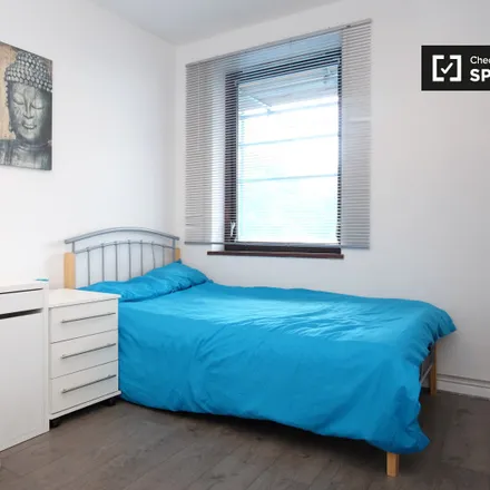 Rent this 4 bed room on unnamed road in London, SE15 2GA