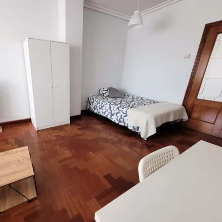 Rent this studio room on Travesía de Tiboli / Tiboli zeharkalea in 15, 48007 Bilbao