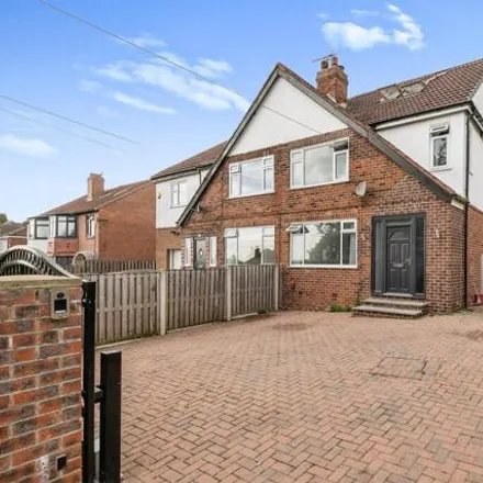 Buy this 5 bed duplex on The Avenue in Leeds, LS17 7PQ