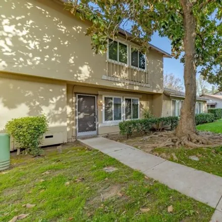 Image 2 - La Riviera Drive, Rosemont, CA 95864, USA - Townhouse for sale