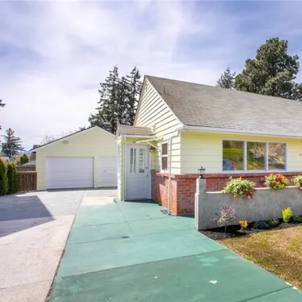 Buy this 3 bed house on 302 Coolidge Drive in Bellingham, WA 98225