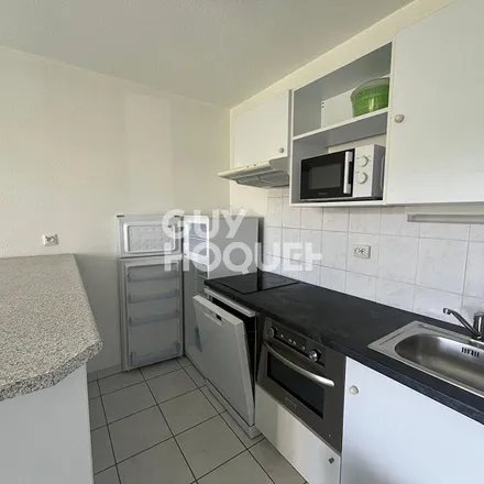 Image 4 - Le Fourn'isle, 5 Place Gabriel Péri, 38080 L'Isle-d'Abeau, France - Apartment for rent