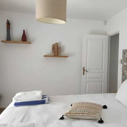 Rent this 5 bed house on 33360 Carignan-de-Bordeaux