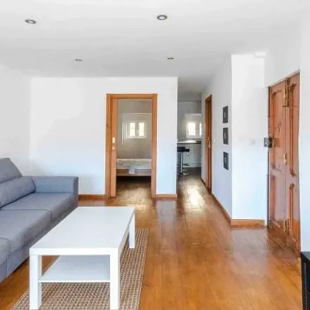 Rent this 4 bed apartment on Rua da Cruz / Rua Feliciano de Sousa in Rua da Cruz a Alcântara, 1300-023 Lisbon