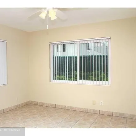 Image 6 - 4813 Northeast 21st Avenue, Coral Ridge Isles, Fort Lauderdale, FL 33308, USA - Duplex for rent