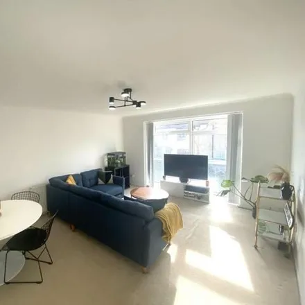 Image 2 - Western Road, Leigh on Sea, SS9 2PG, United Kingdom - Apartment for rent