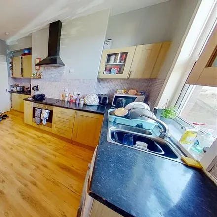 Rent this 3 bed house on Knowle Road in Leeds, LS4 2PJ