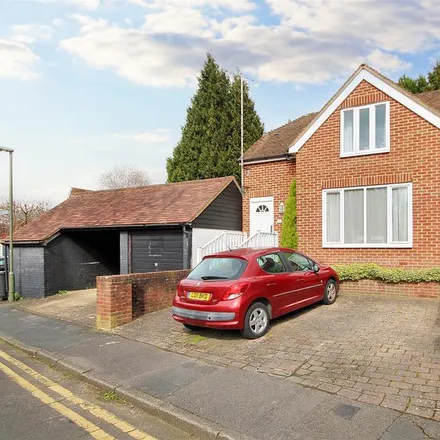 Rent this 1 bed house on Chesham Road in Guildford, GU1 3LP