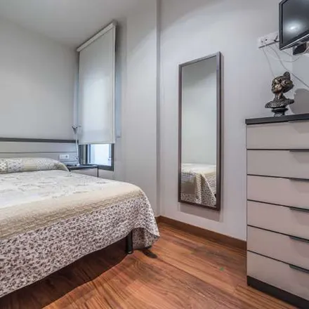 Rent this 2 bed apartment on Lauria 3 in Carrer de Roger de Llòria, 46002 Valencia