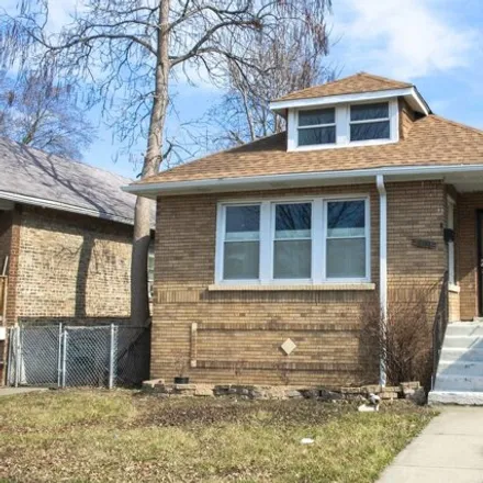 Buy this 3 bed house on 10129 South May Street in Chicago, IL 60643