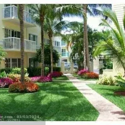 Rent this 2 bed condo on Pine Crest Prep School in Northeast 16th Avenue, Fort Lauderdale