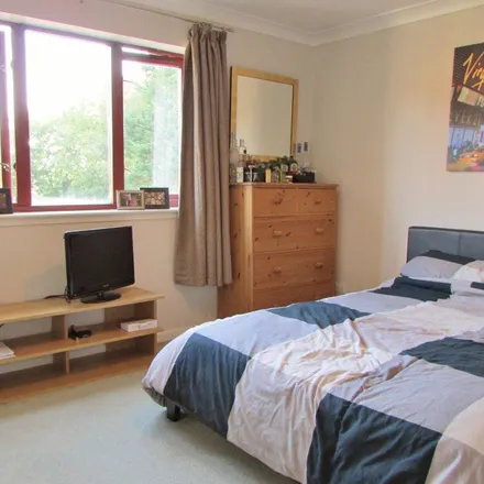 Rent this 2 bed apartment on Brisbane Court in Giffnock, G46 6LX