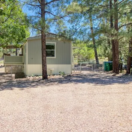 Buy this studio apartment on 901 S 9th Ave in Show Low, Arizona