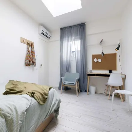 Rent this 2 bed room on Via Ospedale Civile in 28, 35121 Padua Province of Padua