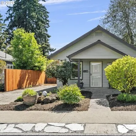 Buy this 2 bed house on 7912 North Syracuse Street in Portland, OR 97203