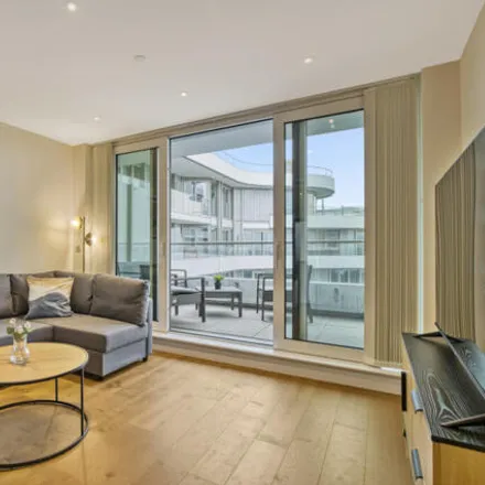 Image 3 - The Cascades, Sopwith Way, London, SW11 8NS, United Kingdom - Apartment for sale