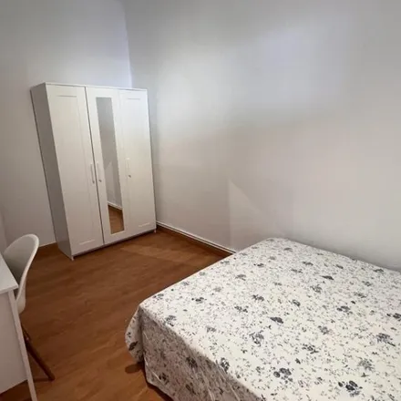 Rent this 3 bed room on Calle del Espíritu Santo in 10, 28004 Madrid