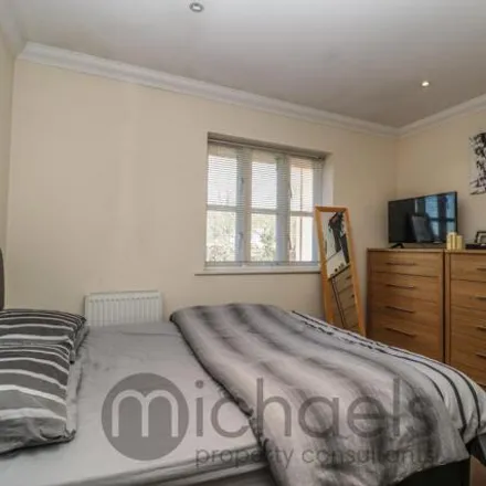 Image 7 - 18 Groves Close, Colchester, CO4 5BP, United Kingdom - House for sale