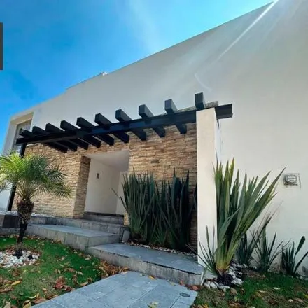 Rent this 4 bed house on Calle Paseo del Ebro in 72830 San Bernardino Tlaxcalancingo, PUE