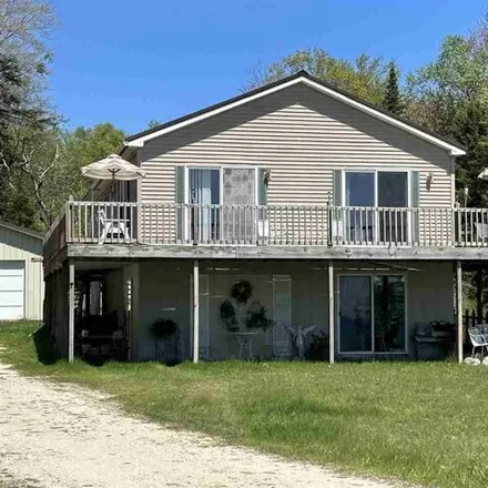 Image 2 - South End Road, Peaine Township, MI, USA - House for sale