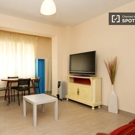 Rent this 4 bed apartment on Alcosto in Camino de Ronda, 139