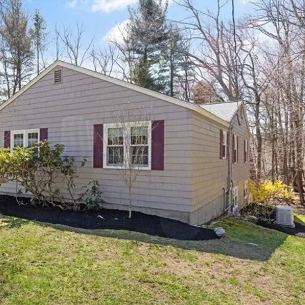 Image 3 - 17 Galloway Road, Chelmsford, MA 01863, USA - House for sale