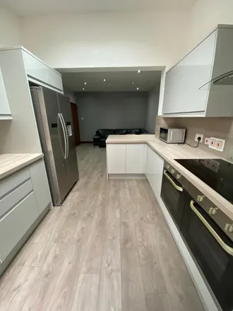 Rent this 7 bed townhouse on Slip's Deli in 121a Cardigan Road, Leeds