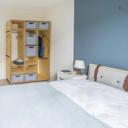 Rent this 3 bed room on Eisenhowerlaan 110C in 2517 KL The Hague, Netherlands