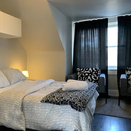 Image 4 - Upper Beach, Toronto, ON M4E 2B6, Canada - Apartment for rent