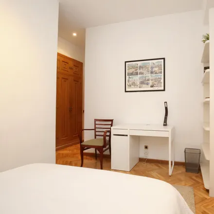 Image 3 - Centro de Salud Vicente Muzas, Calle Vicente Muzas, 8B, 28016 Madrid, Spain - Apartment for rent