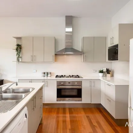Image 1 - 143 Morehead Avenue, Norman Park QLD 4170, Australia - Apartment for rent
