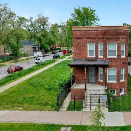 Image 2 - 3622 West Franklin Boulevard, Chicago, IL 60624, USA - House for sale
