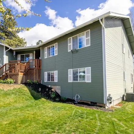 Buy this 6 bed house on 1838 Birch Street in Klamath Falls, OR 97601
