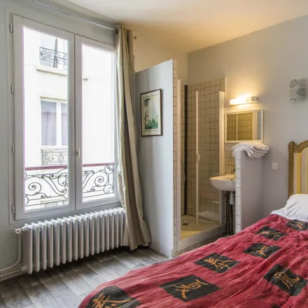 Rent this 26 bed room on 7 Passage Kracher in 75018 Paris, France