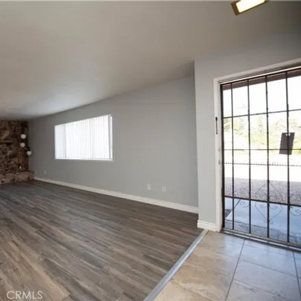 Image 3 - 14050 Cronese Road, Sunset Hills, Apple Valley, CA 92307, USA - House for rent