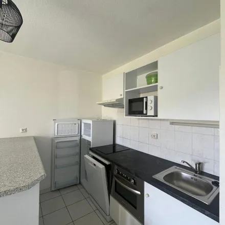 Image 3 - Le Fourn'isle, 5 Place Gabriel Péri, 38080 L'Isle-d'Abeau, France - Apartment for rent