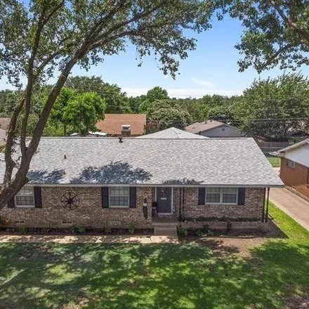 Rent this 3 bed house on 3809 Dartmouth Street in Centerville, Garland