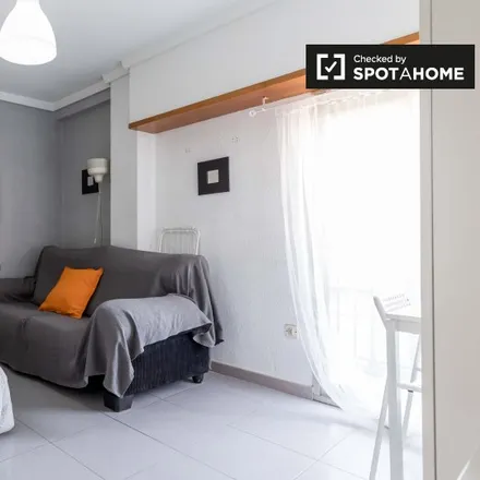 Rent this 4 bed room on Avinguda de la Plata in 46005 Valencia, Spain