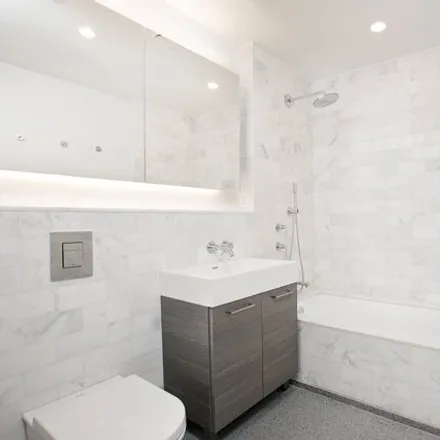 Image 5 - One Medical, 589 3rd Avenue, New York, NY 10016, USA - Condo for sale
