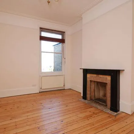 Rent this 5 bed apartment on Hillfield Avenue in London, N8 7DH