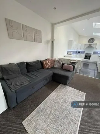 Image 5 - 35 Derby Grove, Nottingham, NG7 1PF, United Kingdom - Duplex for rent
