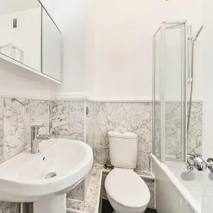 Image 7 - Russell Court, Woburn Place, London, WC1H 0LH, United Kingdom - Loft for rent