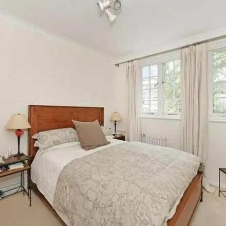 Rent this 2 bed townhouse on 11 Hyde Park Street in London, W2 2JN