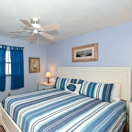 Rent this 1 bed condo on Siesta Key in FL, 34242