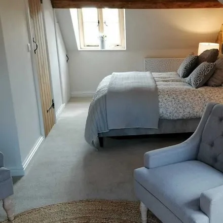 Rent this 2 bed townhouse on Chipping Campden in GL55 6DS, United Kingdom