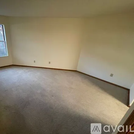 Image 6 - 202 N Eau Claire Ave, Unit 107 - Apartment for rent