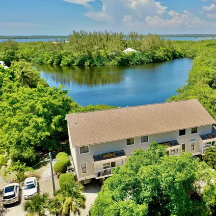 Buy this 2 bed condo on 2320 Wooster Lane in Sanibel, Lee County